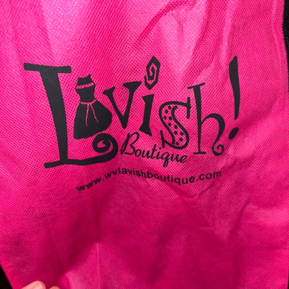 Lavish gown - Picture 4 of 6